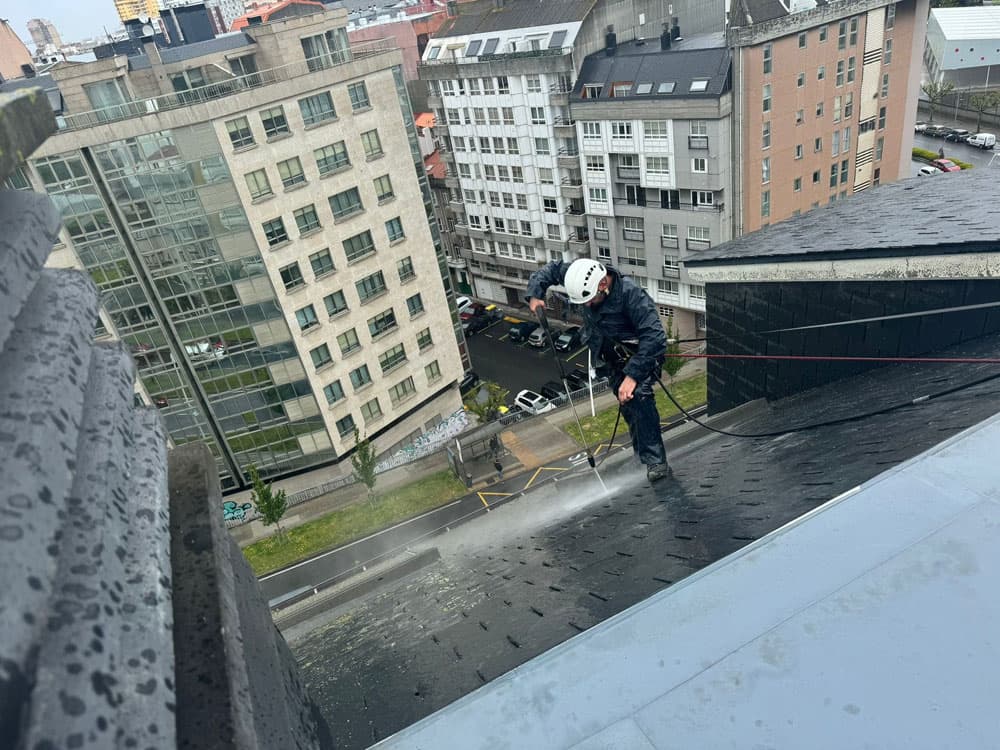 Limpiar tejado en Lugo